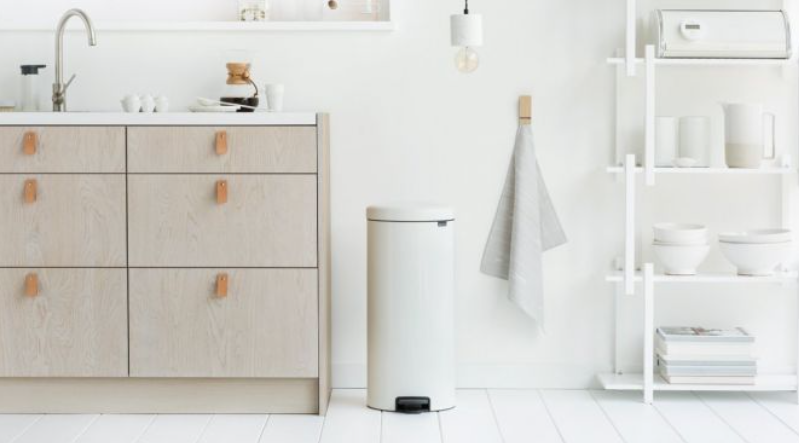 Pedalspand Brabantia Newlcon 30 ltr Stål/Plast Hvid 29,3x38x67,9cm 1stk